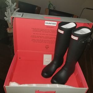 Hunter tall matte black boots